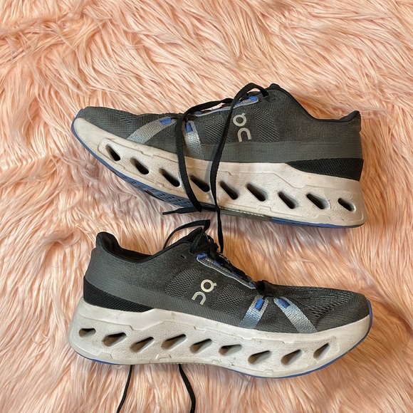 On Clounds On Running Woman Gray Tennis Shoe Size 9.5 - Picture 4 of 9